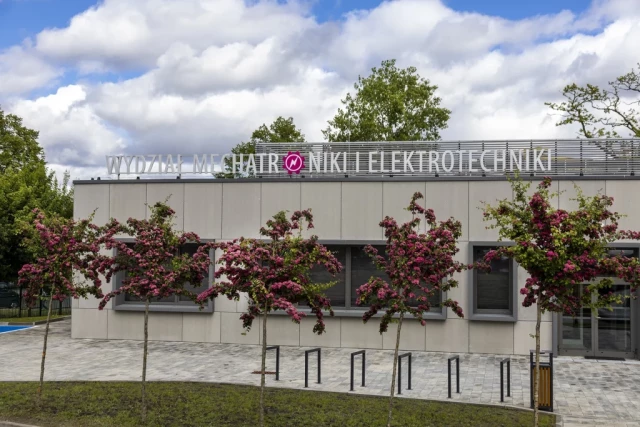 Nowy budynek Wydziału Mechatroniki i Elektrotechniki PM