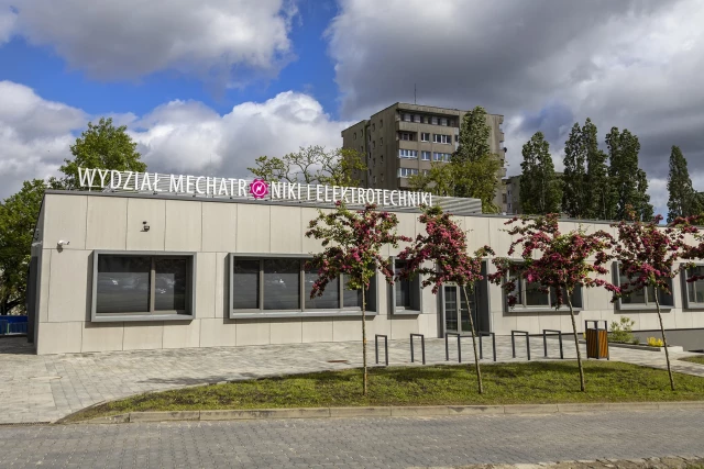 Nowy budynek Wydziału Mechatroniki i Elektrotechniki PM