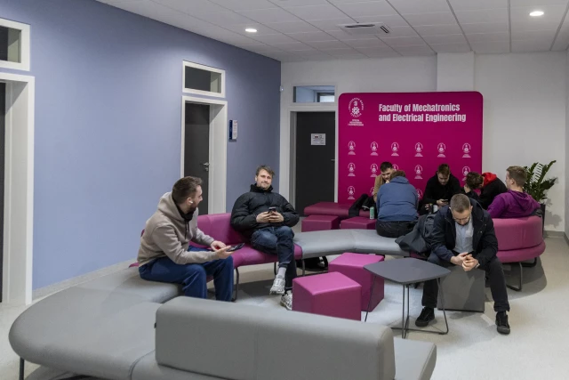 Wnętrze budynku, strefa dla studentów