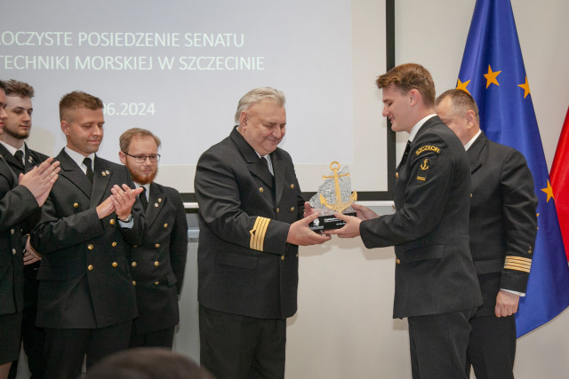 Wręczanie nagrody Wykładowca Roku dla dr. inż. A. Lisaja