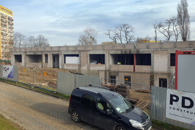 Nowy budynek Wydziału Mechatroniki i Elektrotechniki podczas budowy