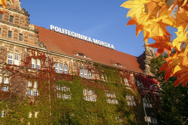 https://pm.szczecin.pl/themes/user/site/am/assets/img/blog/politechnika_morska_budynek_jesien3455.webp