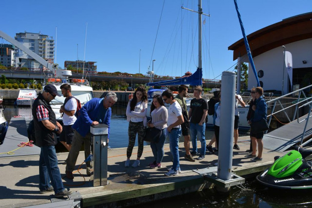 Students visiting marina in Dziwnów