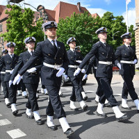 Kompania Honorowa Akademii Morskiej w Szczecinie podczas musztry paradnej  z okazji 75-lecia szkolnictwa morskiego na Pomorzu Zachodnim