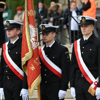 Poczet sztandarowy podczas uroczystości inauguracji roku akademickiego 2024/25 na Politechnice Morskiej w Szczecinie