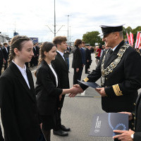 Wręczanie listów gratulacyjnych i stypendiów dla studentów PM