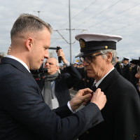 Wręczanie odznaczenia przez Sekretarza Stanu A. Marchewkę
