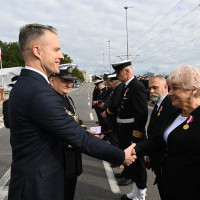 Wręczanie odznaczenia przez Sekretarza Stanu A. Marchewkę i Rektora PM W.  Ślączkę
