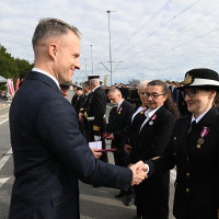 Wręczanie odznaczenia przez Sekretarza Stanu A. Marchewkę