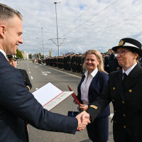 Wręczanie odznaczenia przez Sekretarza Stanu A. Marchewkę