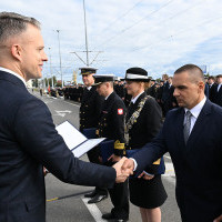 Wręczanie odznaczenia przez Sekretarza Stanu A. Marchewkę