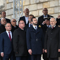 Trybuna honorowa podczas uroczystości inauguracji roku akademickiego 2024/25 na Politechnice Morskiej w Szczecinie
