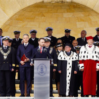 Damian Syjczak przedstawiciel Ministra Nauki przemawia podczas uroczystości inauguracji roku akademickiego 2024/25 na Politechnice Morskiej w Szczecinie