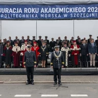 Trybuna honorowa podczas uroczystej inauguracji roku akademickiego na Politechnice Morskiej w Szczecinie