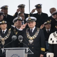 Trybuna honorowa podczas uroczystej inauguracji roku akademickiego na Politechnice Morskiej w Szczecinie