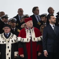 Trybuna honorowa podczas uroczystej inauguracji roku akademickiego na Politechnice Morskiej w Szczecinie