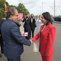 Wręczenie Krzyża Kawalerskiego Orderu Odrodzenia Polski dyrygentce chóru PM, Sylwii Fabiańczyk-Makuch
