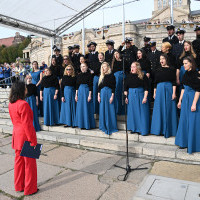 Chór Politechniki Morskiej w Szczecinie śpiewa Gaudeamus igitur na uroczystości inauguracji nowego roku akademickiego 2023/24 na PM