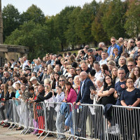 Publiczność ogląda inaugurację nowego roku akademickiego 2023/24 na PM