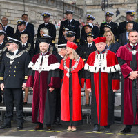 Zaproszeni goście na trybunie honorowej podczas uroczystości inauguracji nowego roku akademickiego 2023/24 na Politechnice Morskiej w Szczecinie