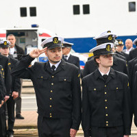 Pododdział mundurowych studentów I roku Politechniki Morskiej podczas uroczystości inauguracji nowego roku akademickiego 2022/23 na PM