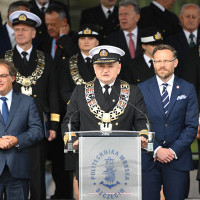 Rektor PM Wojciech Ślączka przemawia podczas inauguracji roku akademickiego Politechniki Morskiej w Szczecinie