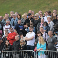 Publiczność ogląda inaugurację nowego roku akademickiego 2023/24 na PM