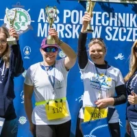 Zwycięzcy biegu z Prorektor ds. studenckich
