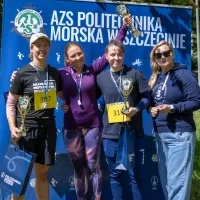 Zwycięzcy biegu z Prorektor ds. studenckich