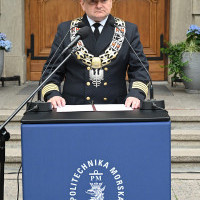 Rektor PM przemawia podczas uroczystości zmiany nazwy uczelni