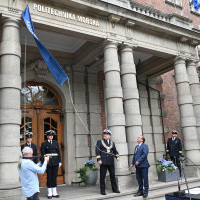 Rektor PM i wiceminister w Ministerstwie Infrastruktury M. Gróbarczyk odsłaniają nowy szyld Politechniki Morskiej