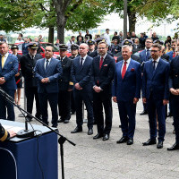 Rektor PM przemawia do zgromadzonych gości podczas uroczystości zmiany nazwy uczelni