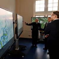 Władze PM, województwa i wiceminister infrastruktury w nowo otwartym laboratorium na Politechnice Morskiej w Szczecinie
