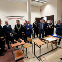 Władze PM, województwa i wiceminister infrastruktury w nowo otwartym laboratorium na Politechnice Morskiej w Szczecinie