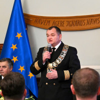 Rektor Akademii Morskiej w Szczecinie wita zgromadzonych na uroczystości gości