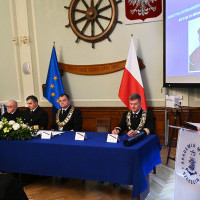 Laudację wygłasza Dziekan Wydziału Nawigacyjnego AM w Szczecinie