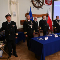 Rektorzy uczelni morskich, promotor doktoratu i kpt. ż.w. W. Grycner przed rozpoczęciem uroczystości