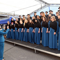 Chór Akademii Morskiej w Szczecinie śpiewa Gaudeamus igitur.