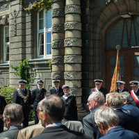 Spotkanie absolwentów PSM  w Szczecinie, rocznik 1967 przed wejściem do budynku szkoły