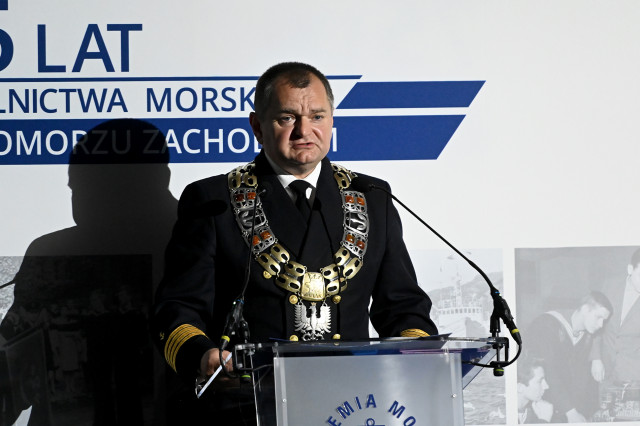 Rektor podczas przemówienia na  gali z okazji 75-lecia szkolnictwa morskiego na Pomorzu Zachodnim