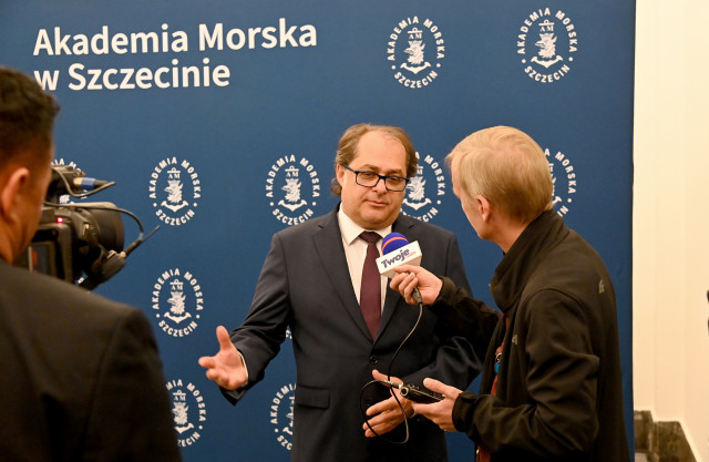 Sekretarz stanu Marek Gróbarczyk podczas wywiadu dla Twoje Radio
