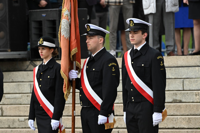 Poczet sztandarowy podczas uroczystości inauguracji roku akademickiego 2024/25 na Politechnice Morskiej w Szczecinie