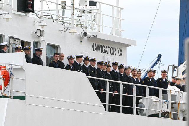 Załoga na pokładzie m/s Nawigator podczas inauguracji roku akademickiego 2024/25 na Politechnice Morskiej 