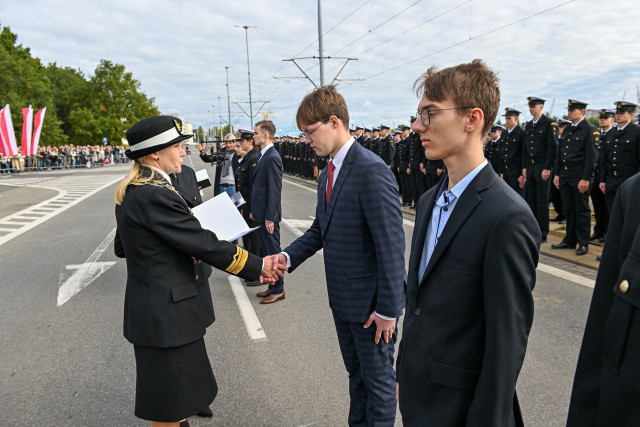 Wręczanie listów gratulacyjnych i stypendiów dla studentów PM