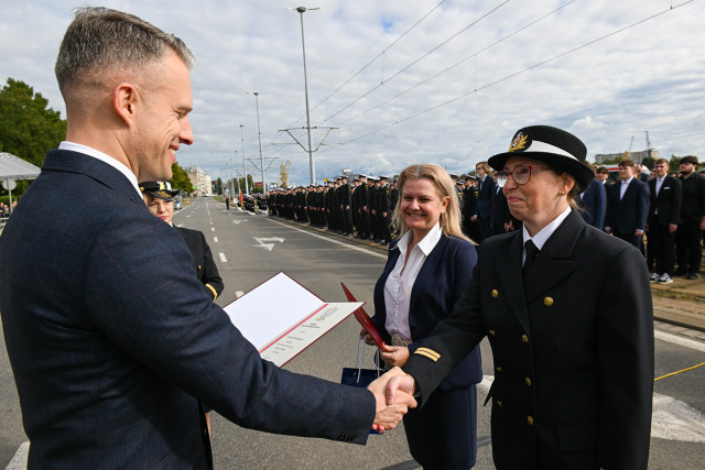 Wręczanie odznaczenia przez Sekretarza Stanu A. Marchewkę