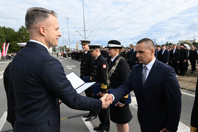 Wręczanie odznaczenia przez Sekretarza Stanu A. Marchewkę