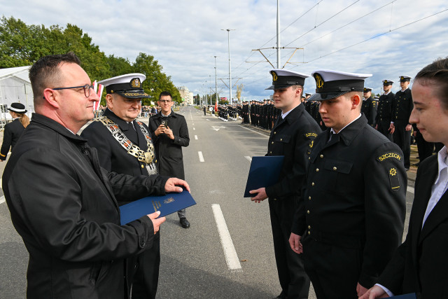 Wręczanie listów gratulacyjnych