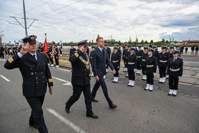 Odbiór pododdziałów studentów przed inauguracją przez Sekretarza Stanu A. Marchewkę