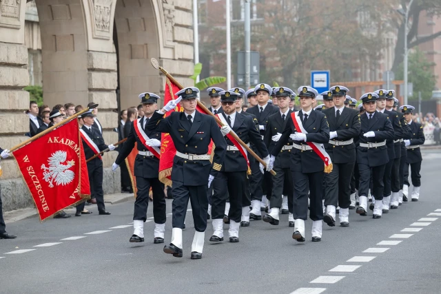 Kompania Honorowa Politechniki Morskiej z Pocztem Sztandarowym podczas defilady z okazji inauguracji roku akademickiego 2026/27
