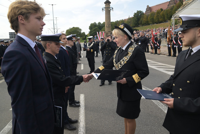 Wręczenie listów gratulacyjnych studentom Politechniki Morskiej w Szczecinie